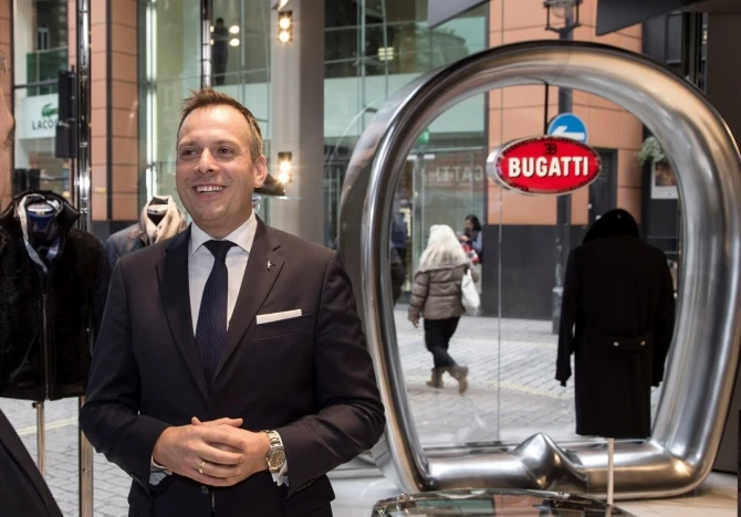 Bugatti представила серийную 1500-сильную замену «Вейрону» с максималкой 418 км/ч (галерея)