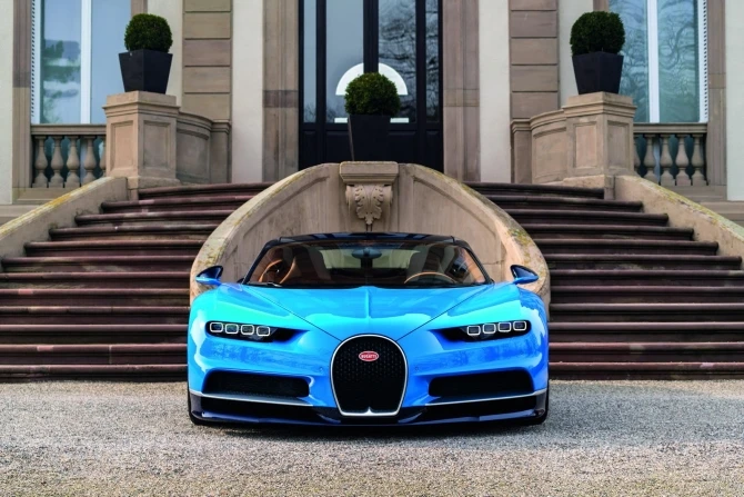 Bugatti представила серийную 1500-сильную замену «Вейрону» с максималкой 418 км/ч (галерея)
