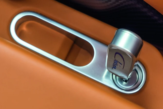 Bugatti представила серийную 1500-сильную замену «Вейрону» с максималкой 418 км/ч (галерея)
