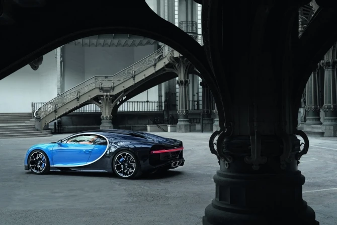 Bugatti представила серийную 1500-сильную замену «Вейрону» с максималкой 418 км/ч (галерея)