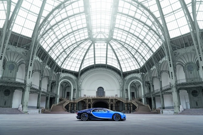 Bugatti представила серийную 1500-сильную замену «Вейрону» с максималкой 418 км/ч (галерея)