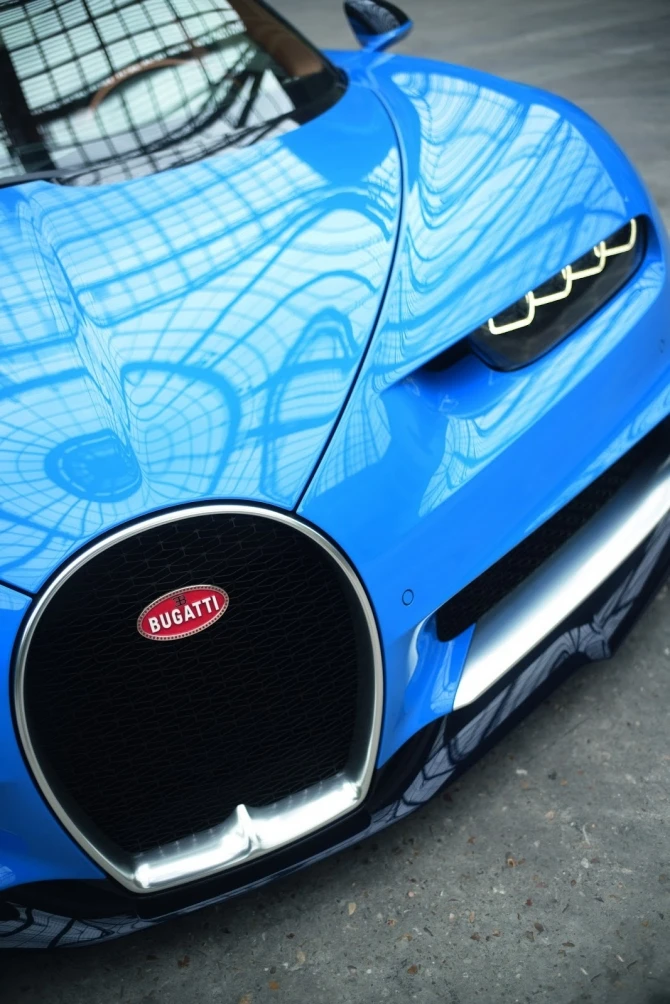 Bugatti представила серийную 1500-сильную замену «Вейрону» с максималкой 418 км/ч (галерея)
