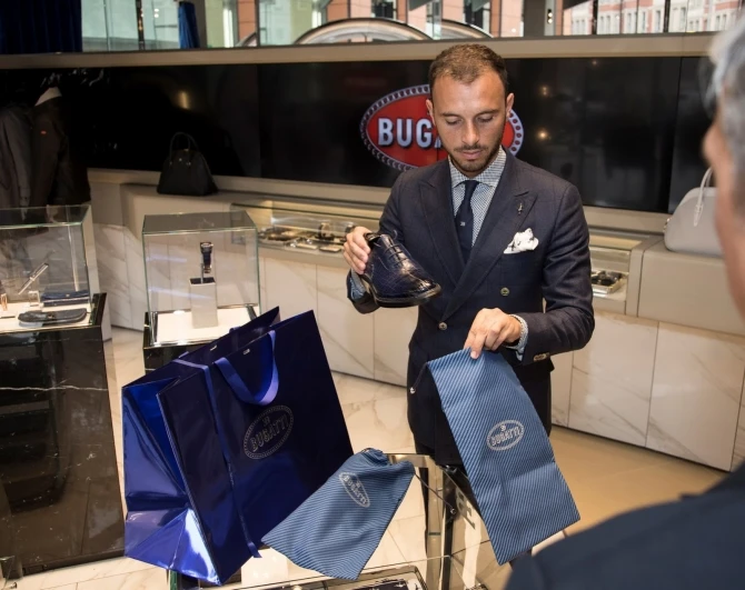 Bugatti представила серийную 1500-сильную замену «Вейрону» с максималкой 418 км/ч (галерея)