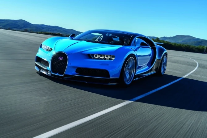 Bugatti представила серийную 1500-сильную замену «Вейрону» с максималкой 418 км/ч (галерея)