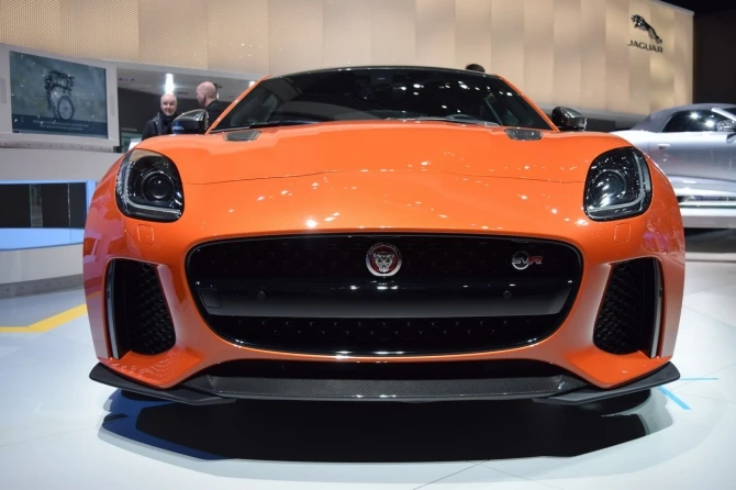 Jaguar F-Type SVR дебютировал на автошоу в Женеве (фотогалерея)