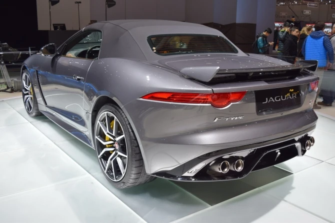 Jaguar F-Type SVR дебютировал на автошоу в Женеве (фотогалерея)