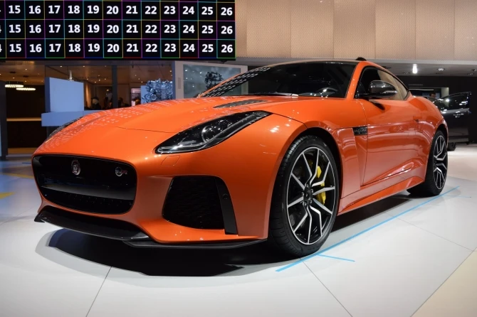 Jaguar F-Type SVR дебютировал на автошоу в Женеве (фотогалерея)