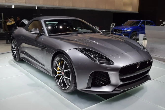 Jaguar F-Type SVR дебютировал на автошоу в Женеве (фотогалерея)