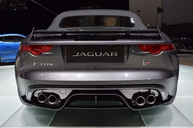 Jaguar F-Type SVR дебютировал на автошоу в Женеве (фотогалерея)