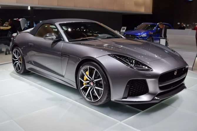 Jaguar F-Type SVR дебютировал на автошоу в Женеве (фотогалерея)