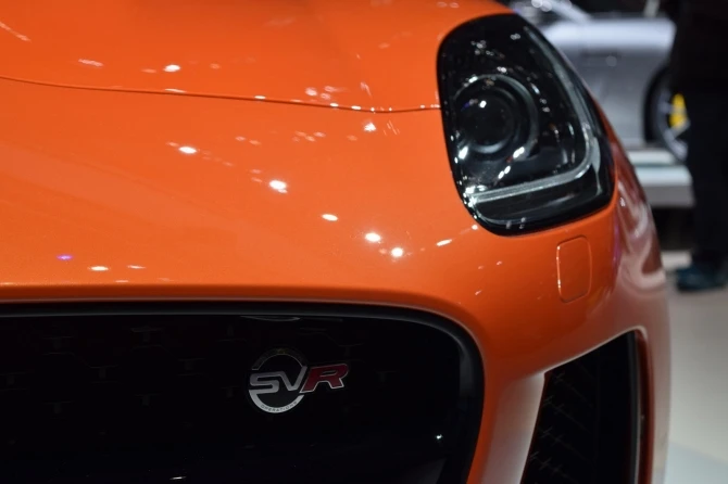 Jaguar F-Type SVR дебютировал на автошоу в Женеве (фотогалерея)