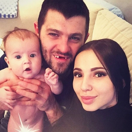 Нападающий ЦСКА Александр Радулов впервые показал сына (фото)