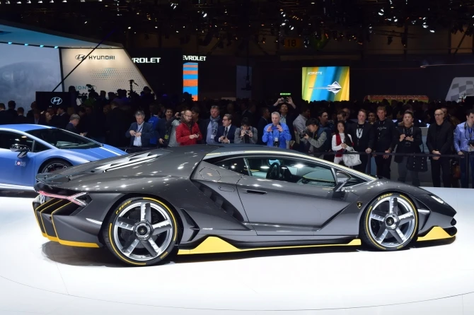 Самый мощный Lamborghini дебютировал в Женеве (видео)