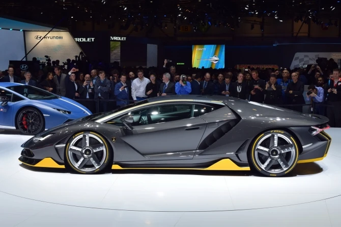Самый мощный Lamborghini дебютировал в Женеве (видео)