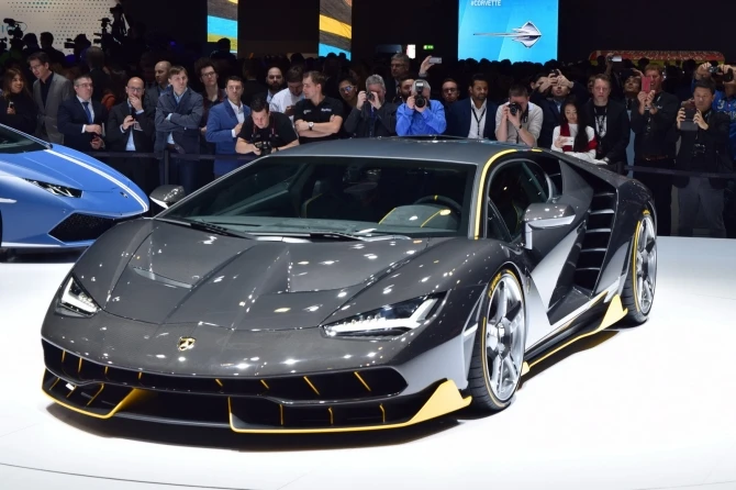 Самый мощный Lamborghini дебютировал в Женеве (видео)