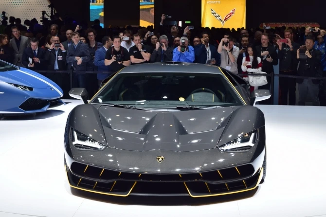 Самый мощный Lamborghini дебютировал в Женеве (видео)