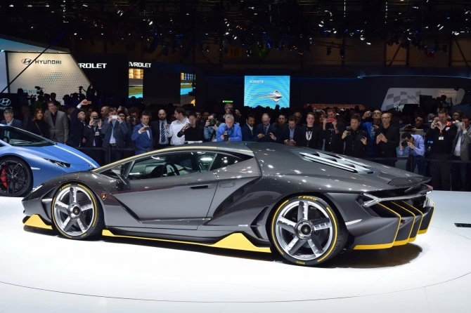 Самый мощный Lamborghini дебютировал в Женеве (видео)