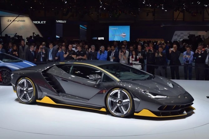 Самый мощный Lamborghini дебютировал в Женеве (видео)