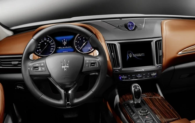 Maserati представила в Женеве первый кроссовер в своей истории (видео)