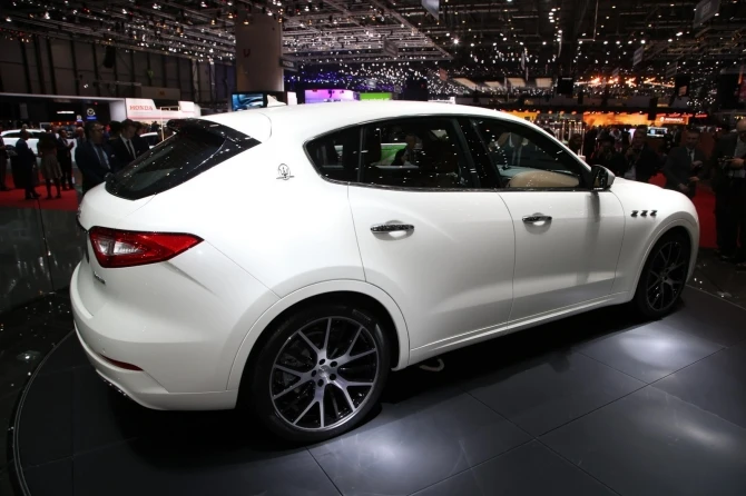 Maserati представила в Женеве первый кроссовер в своей истории (видео)