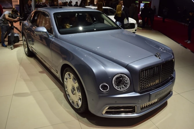 Британский флагман компании Bentley предстал в Женеве с новой 