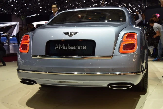 Британский флагман компании Bentley предстал в Женеве с новой 