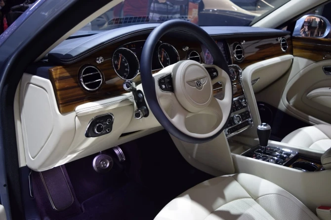 Британский флагман компании Bentley предстал в Женеве с новой 