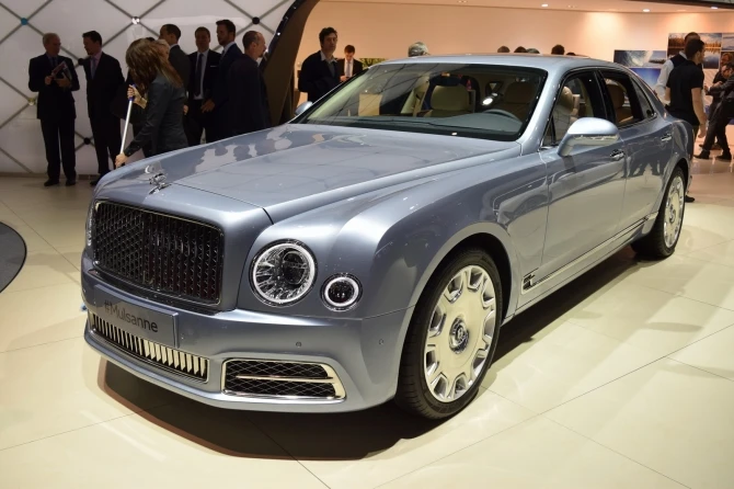 Британский флагман компании Bentley предстал в Женеве с новой 
