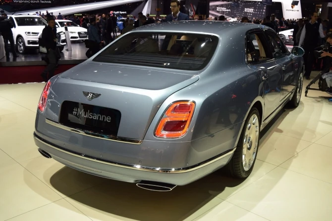 Британский флагман компании Bentley предстал в Женеве с новой 
