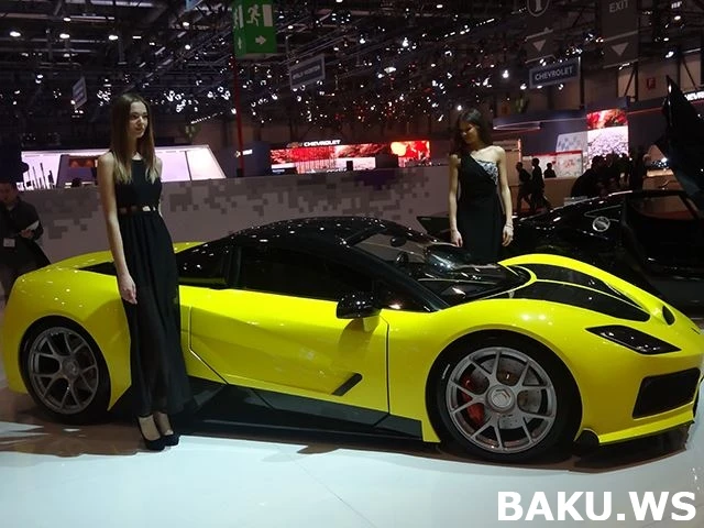 Юные привлекательные девушки автошоу в Женеве (галерея)