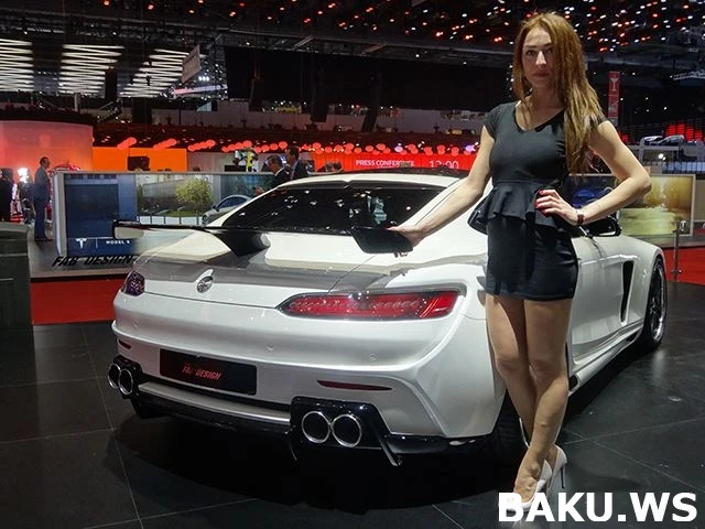 Юные привлекательные девушки автошоу в Женеве (галерея)