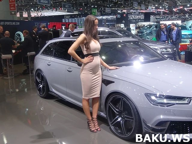 Юные привлекательные девушки автошоу в Женеве (галерея)