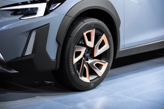Subaru представила предвестника серийного кроссовера XV (фото)