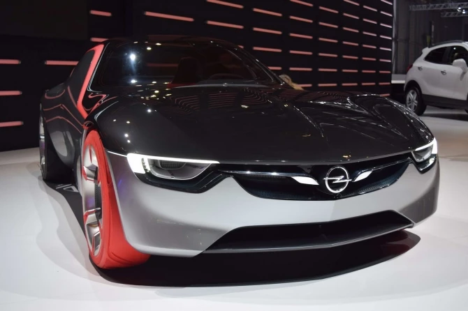 В Женеве презентовали спортивное концептуальное купе Opel GT Concept (фото)