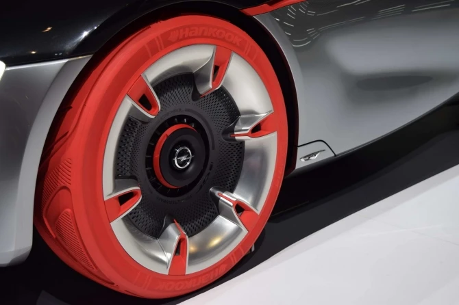 В Женеве презентовали спортивное концептуальное купе Opel GT Concept (фото)