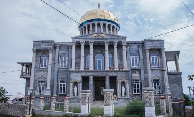 Как живет цыганский народ: 20 невероятно контрастных фотографий