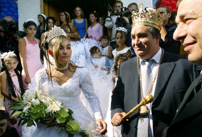 Как живет цыганский народ: 20 невероятно контрастных фотографий