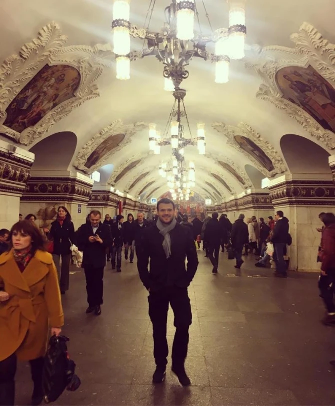 Эмин Агаларов прокатился в московском метро (фото)