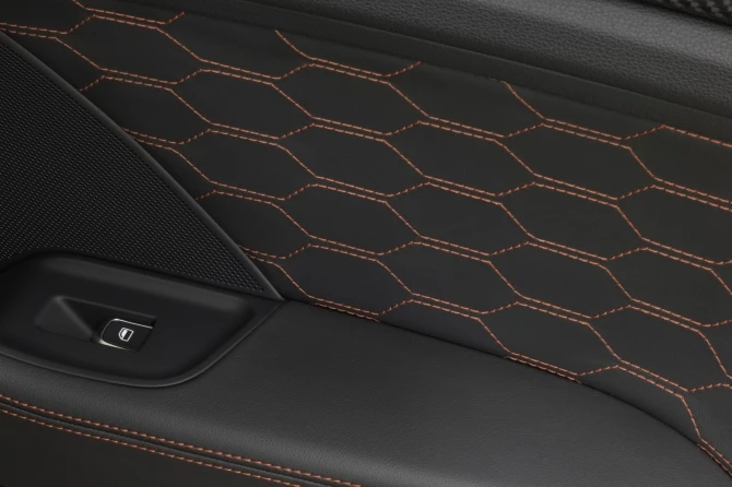В Женеве представлена тюнинговая версия Audi RS3 (видео)