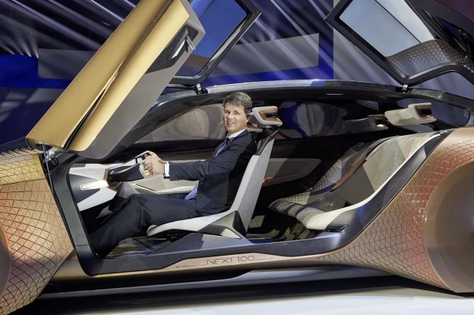 BMW в честь 100-летия представила роскошный концепт Vision Next 100 (галерея)
