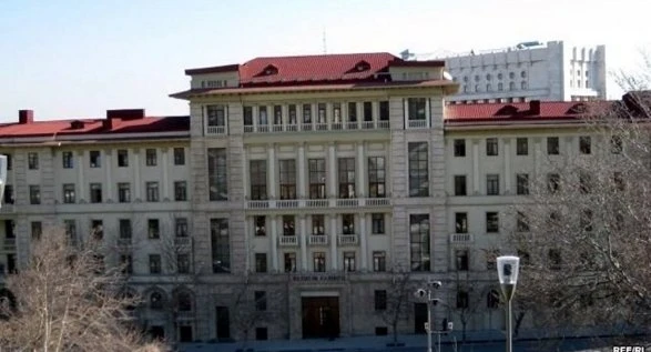 В Баку продолжают сносить исторические здания