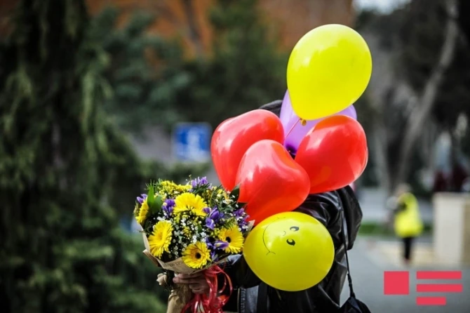 Азербайджанские женщины отмечают 8 Марта