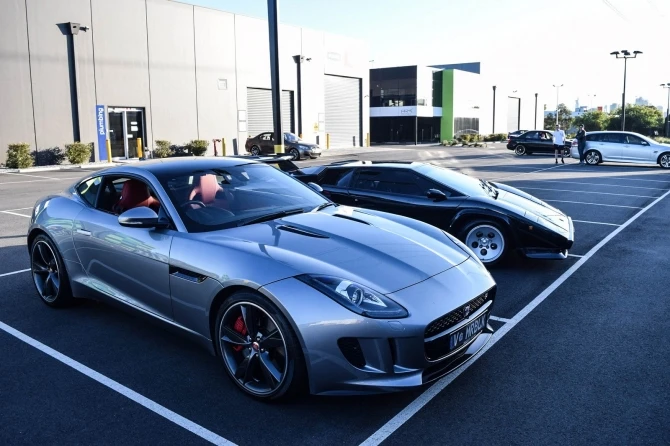 Грандиозный автопробег с участием роскошных суперкаров Ferrari, Lambo, Porsche и AMG (фото)