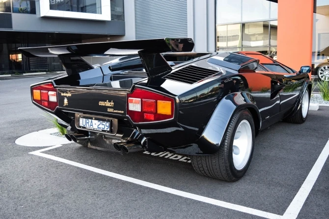 Грандиозный автопробег с участием роскошных суперкаров Ferrari, Lambo, Porsche и AMG (фото)
