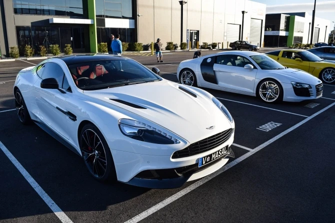Грандиозный автопробег с участием роскошных суперкаров Ferrari, Lambo, Porsche и AMG (фото)