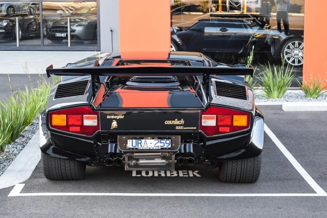 Грандиозный автопробег с участием роскошных суперкаров Ferrari, Lambo, Porsche и AMG (фото)