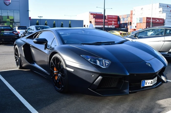 Грандиозный автопробег с участием роскошных суперкаров Ferrari, Lambo, Porsche и AMG (фото)