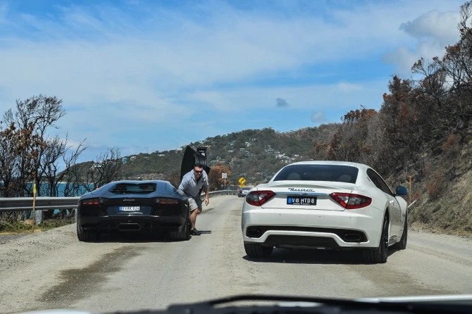 Грандиозный автопробег с участием роскошных суперкаров Ferrari, Lambo, Porsche и AMG (фото)