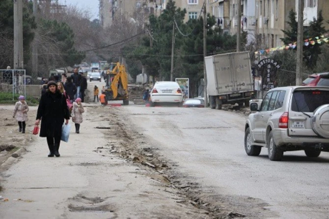 В Баку на ремонт закрыта еще одна улица (фото)