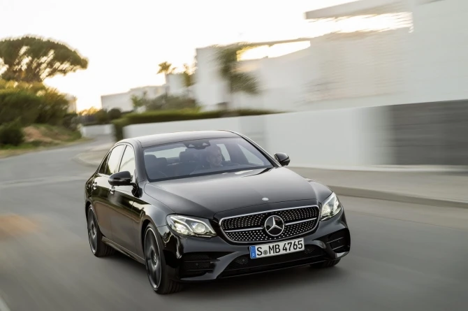 Седану Mercedes E-Class добавили мощности (фото)